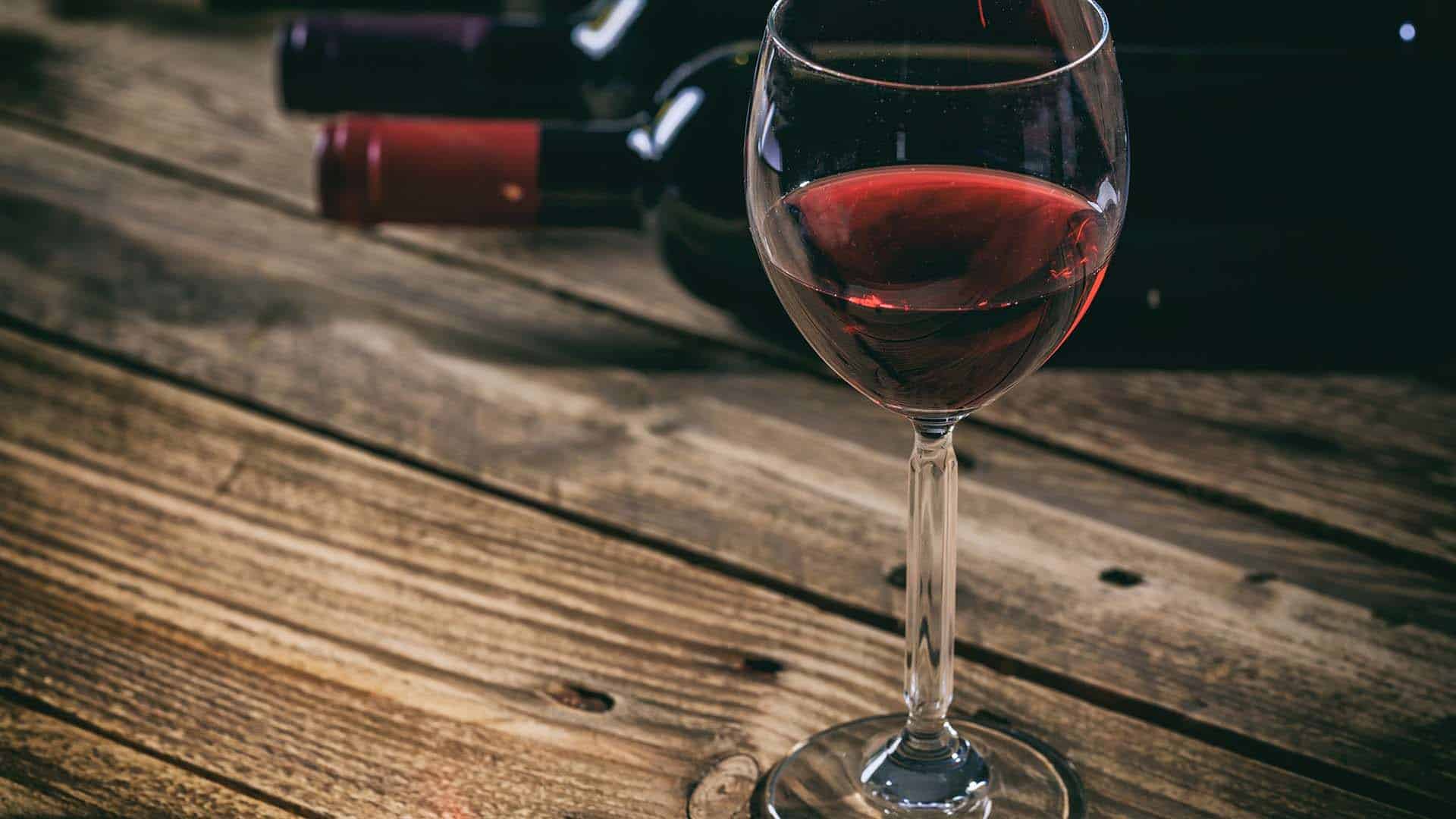 red wine bottle wallpaper